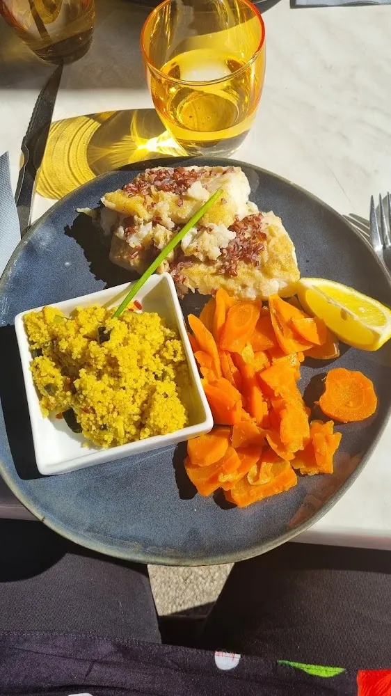 Poisson Accompagné D'émince de Carottes Et de Boulgour